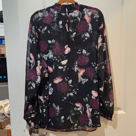 Black Print Blouse - Picture 2 of 9